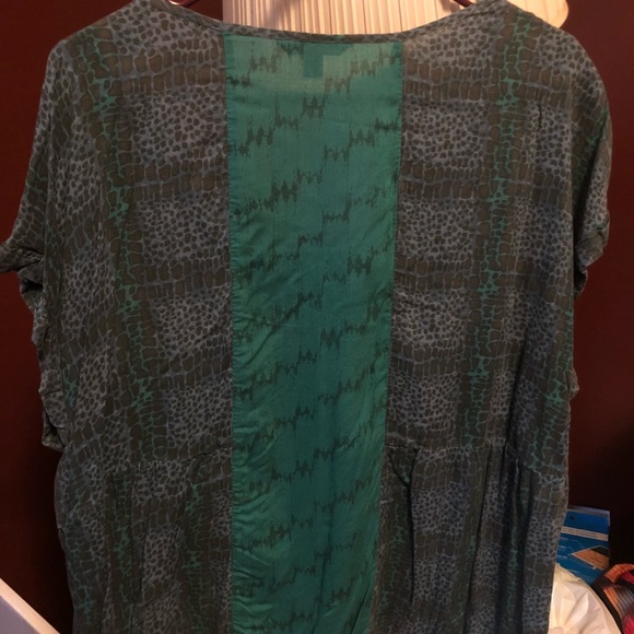 American Eagle flowy top - Picture 2 of 3